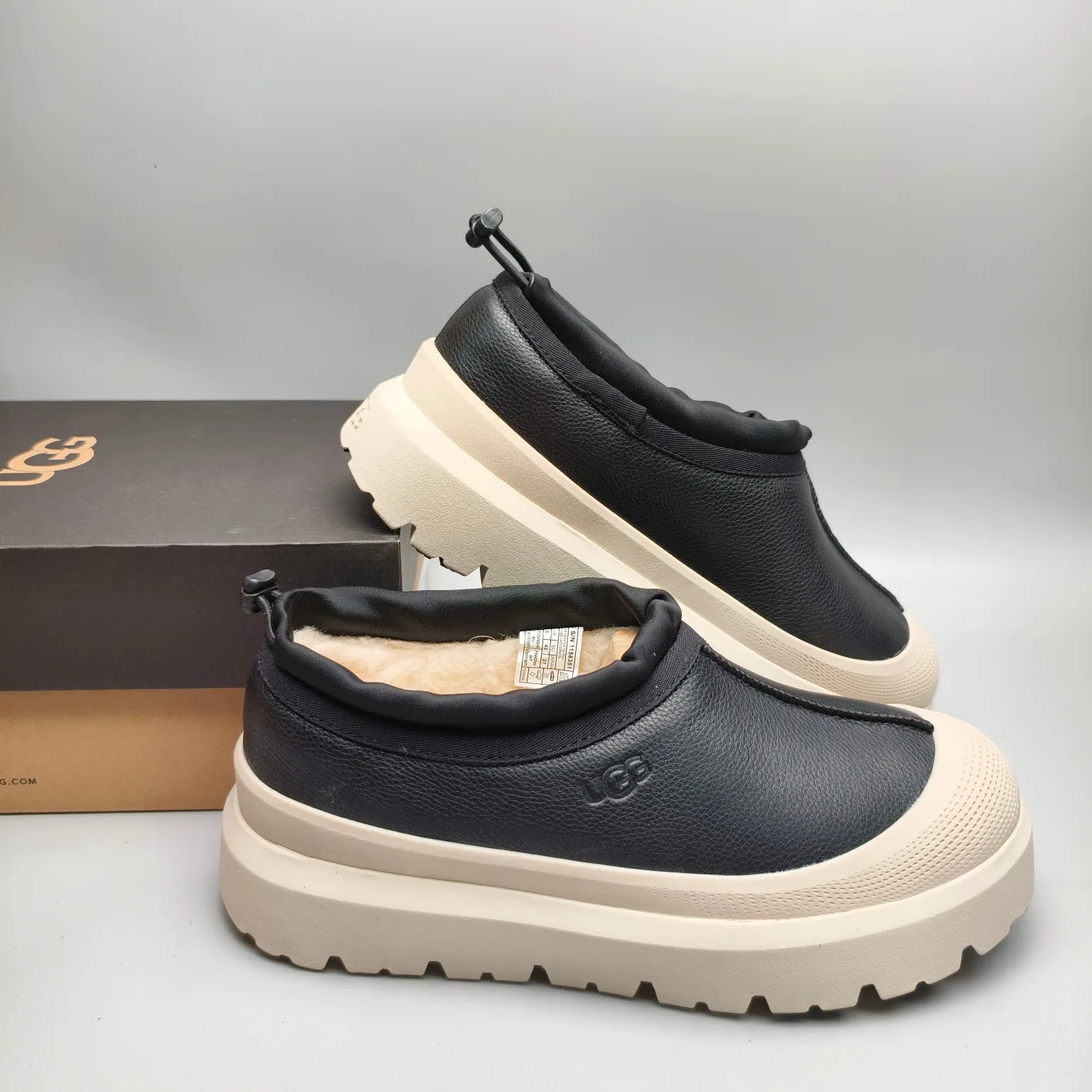 💰560 UGG sheepskin all-in-one snow boots 8351 Slip-on leather casual boots Color: White Black Size: 35-46